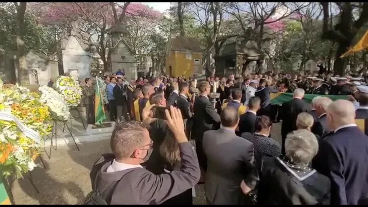 Enterro de Dom LUIZ de Orleans e Bragança no cemitério da consolação em SP