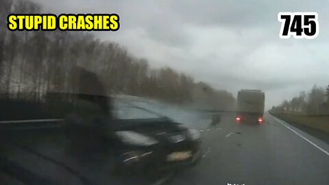 Stupid driving mistakes 745 (October 2022 English subtitles)