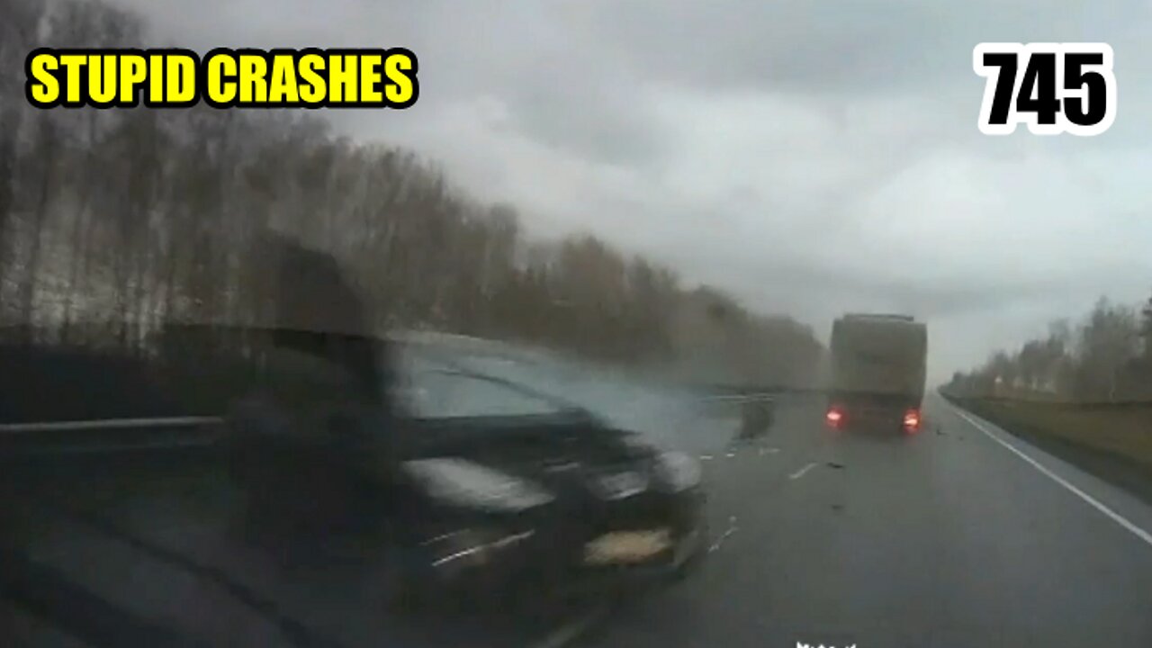 Stupid driving mistakes 745 (October 2022 English subtitles)