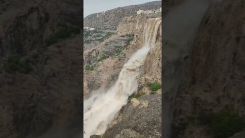 UN DILUVIO ENTERRÓ CASAS Y TODO EL PUEBLO EN OMÁN