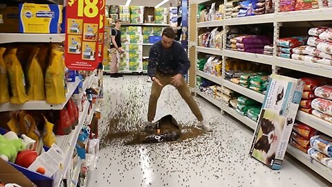 DOING STUPlD SHlT IN PUBLIC