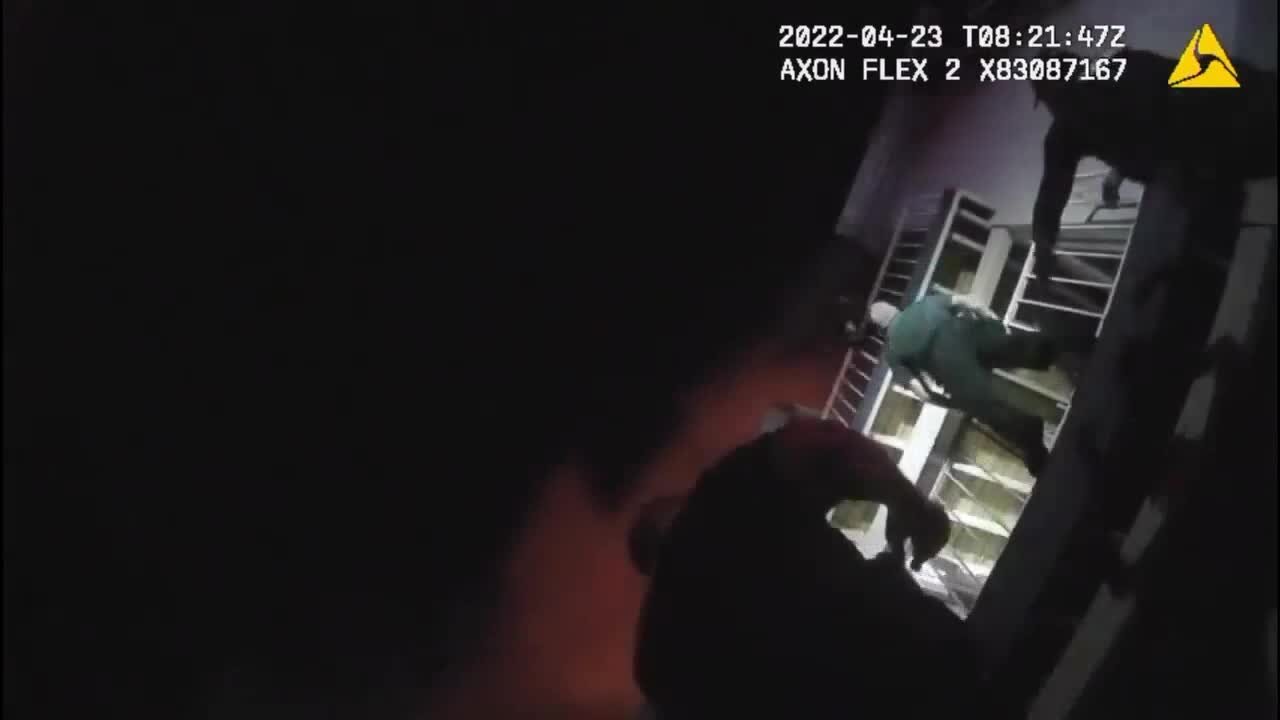 VIDEO: Florida deputy climbs balconies to rescue 1-year-old from apartment fire