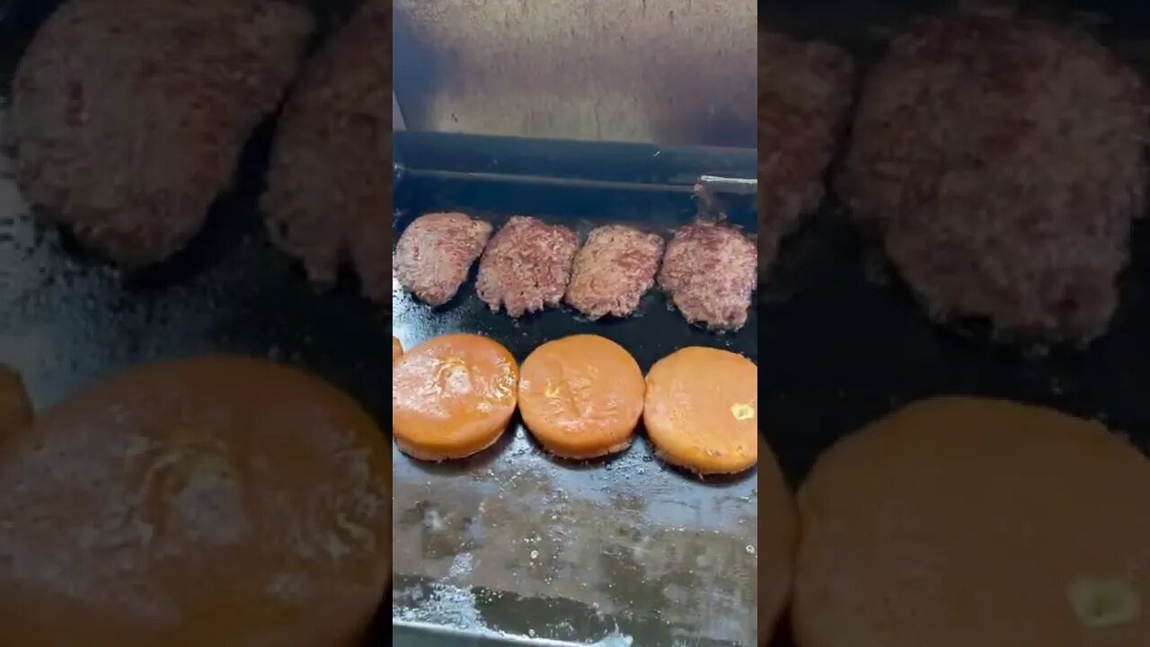 Smash burgers on the Blackstone