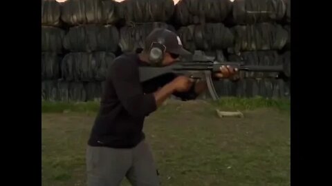 A little Fun With A Full Auto MP5 Suppressed and Iphone