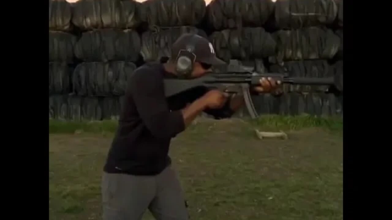 A little Fun With A Full Auto MP5 Suppressed and Iphone