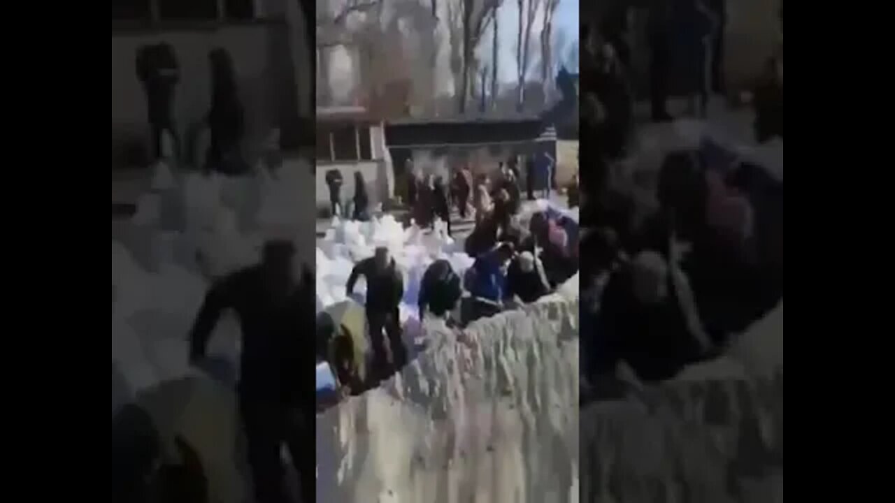 🇺🇦Graphic War 18+🔥Ukraine Patriot Hero,s Filling Sandbags Dnipro, Ukraine #Shorts