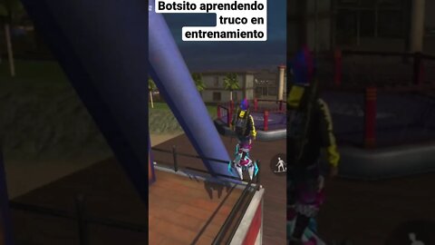 Free Fire un botsito aprendiendo truco de un influencer en entrenamiento