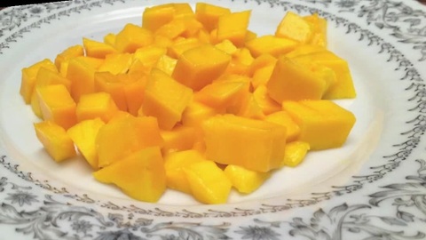 Comment Couper et Peler une Mangue