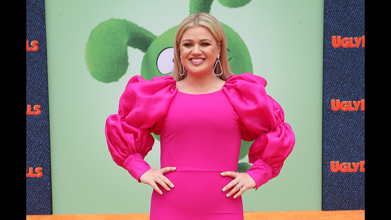 Kelly Clarkson finds co-parenting 'tough'