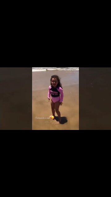 A MAIOR EMOCAO DA MINHA VIDA , MINHA PRIMEIRA VEZ NA PRAIA #praia #meme #feliz #tiktok #shorts