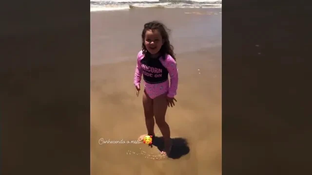 A MAIOR EMOCAO DA MINHA VIDA , MINHA PRIMEIRA VEZ NA PRAIA #praia #meme #feliz #tiktok #shorts