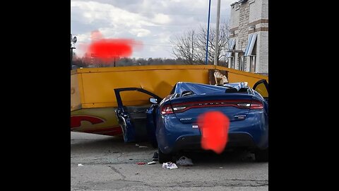 Denny's sign falls on top of car in Elizabethtown!! WTF