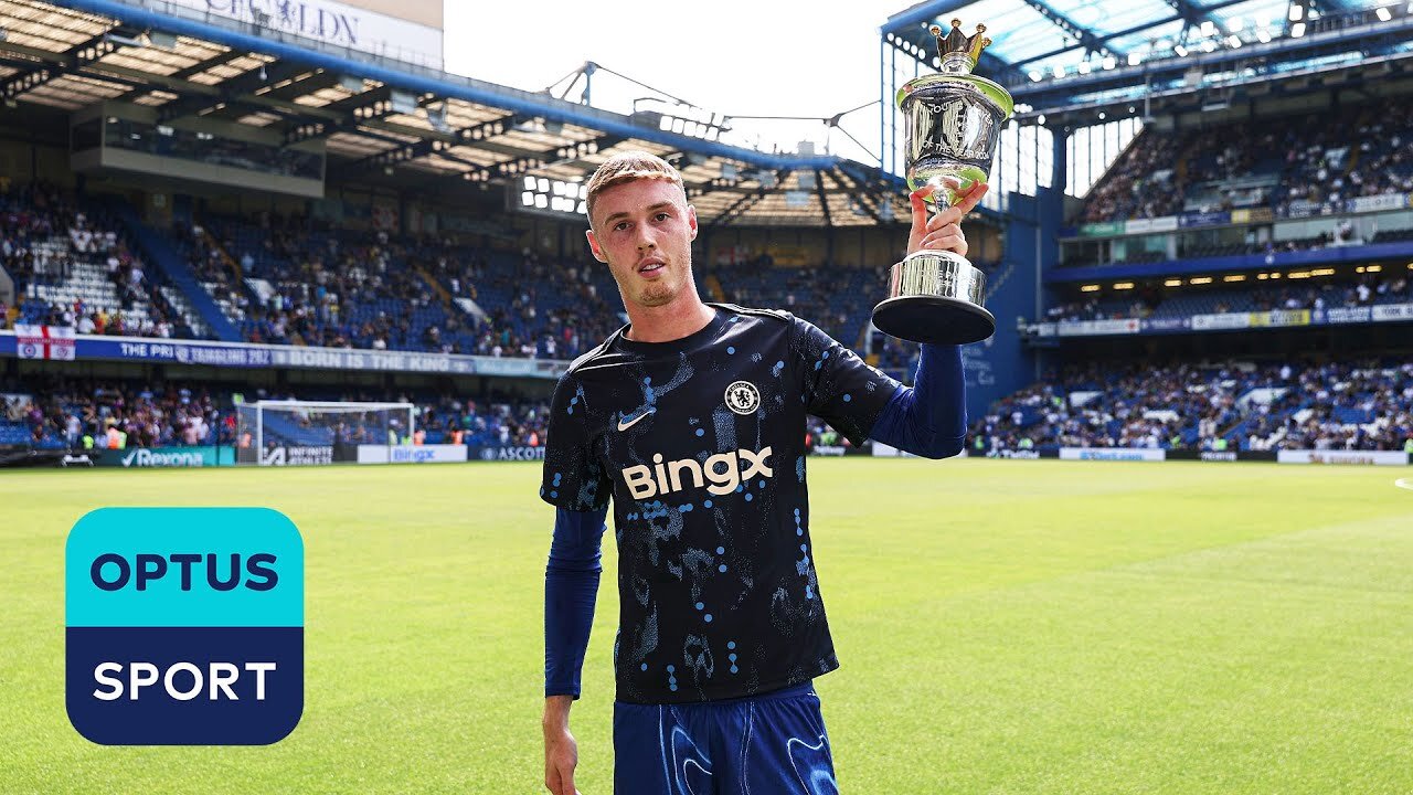 Cole Palmer parades his Young Player of the Year trophy at Stamford Bridge 🏆🔵