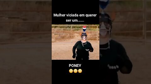MULHER É VICIADA EM SER UM PONEY #shortsvideo
