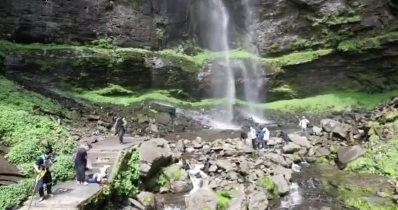 Female tourist was killed when a rolling stone fell from the Waya Mountain scenic spot in China.