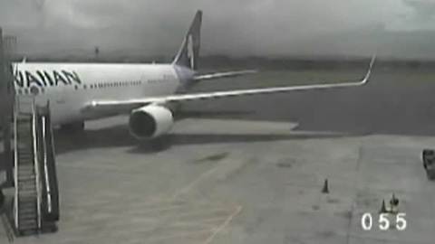 CCTV footage of teen stowaway exiting plane in Maui