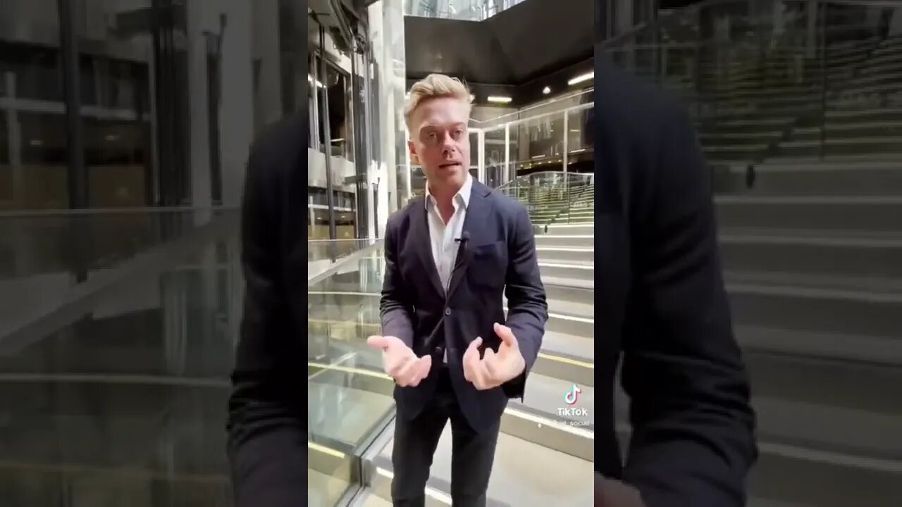 Should we compliment girls right when we have met them? Watch this #dating #datingadvice #london