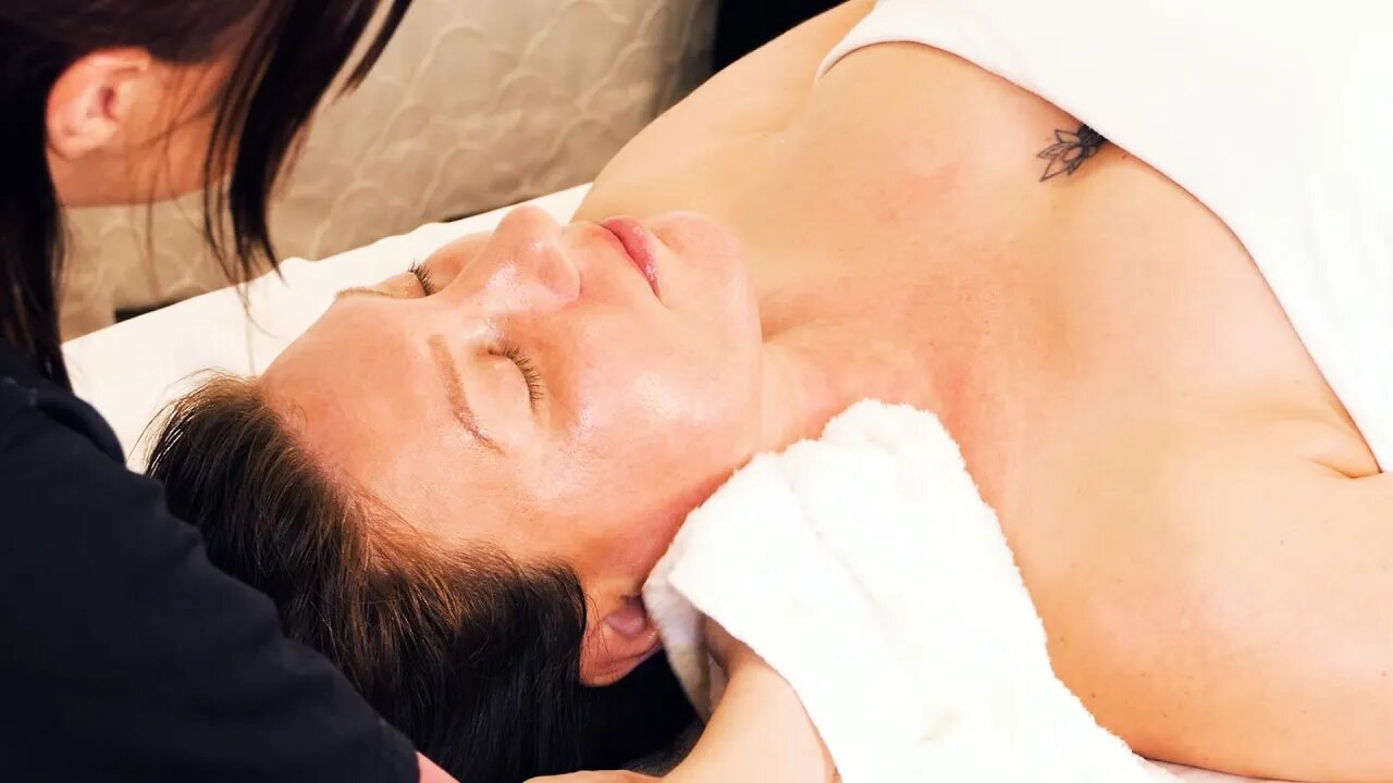 Ultra Relaxing Facial Massage, Syndey gives Nicole the Best SPA Massage Therapy