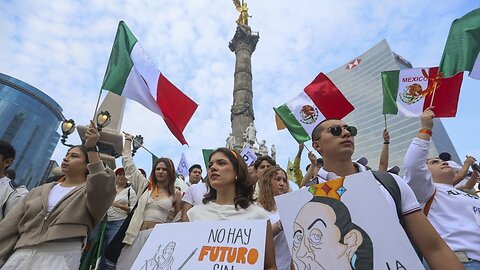 Estudiantes y profesores de derecho marchan en México contra la reforma judicial