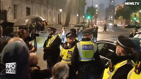 Bill￼ Gates trying to have dinner prime minister Boris Johnson to no avail