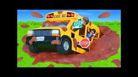 School Bus goes to the Toy Car Wash for Kids!!!