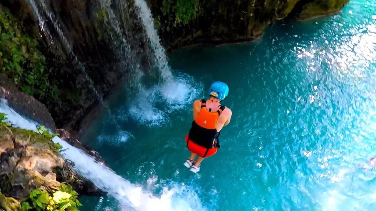 EPIC CLIFF JUMPING AT KAWASAN FALLS || CEBU, PHILIPPINES