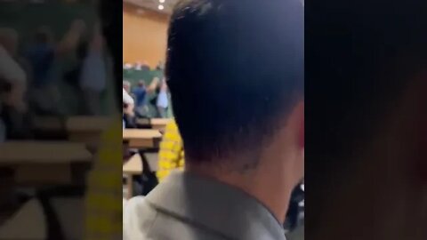 Agropecuaristas invadem plenário da Assembleia em ato contra a taxa do agro.