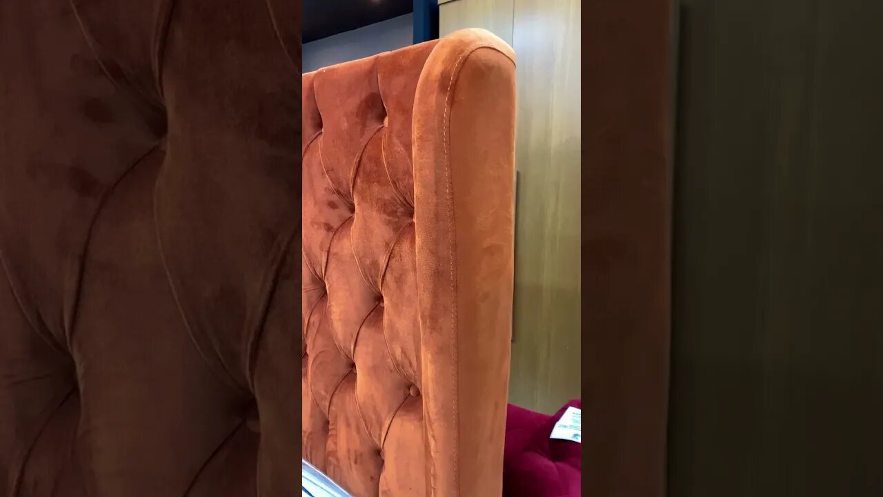 A cabeceira Maldivas em conjunto com a base bipartida Queen são ideais para sua noite de sono!