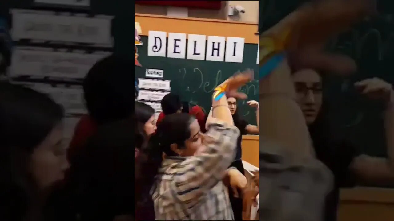When u work with Delhi People and get a stretch break. Energy dekho subha subha 🤣🤣🤣 #teachforindia