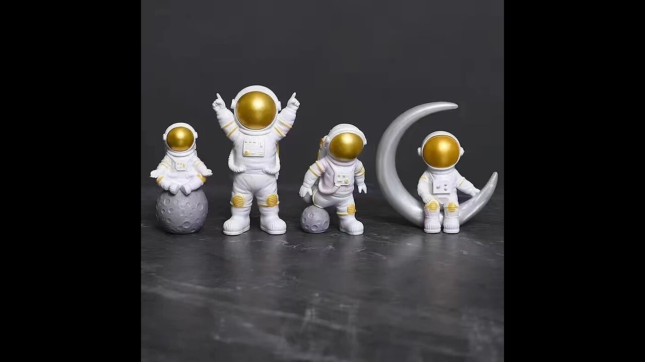 Astronaut Decor Action Figures and Moon Home Decor Resin Astronaut Statue