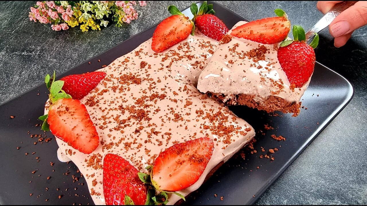 1 cup of Oats, Strawberry and Yogurt! High protein dessert, without eggs!