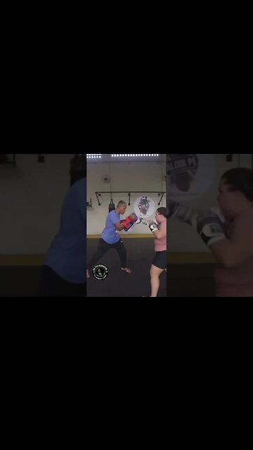 Esta señora pelea mejor que tù.——#muaythai #kickboxing #boxeo #mma #ufc #elpugilato #mujer