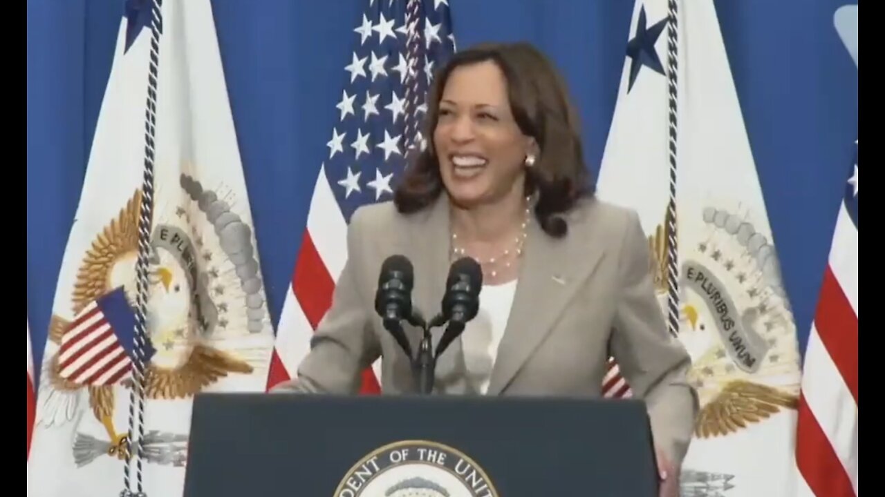 WATCH: Kamala's "Please Clap" Moment