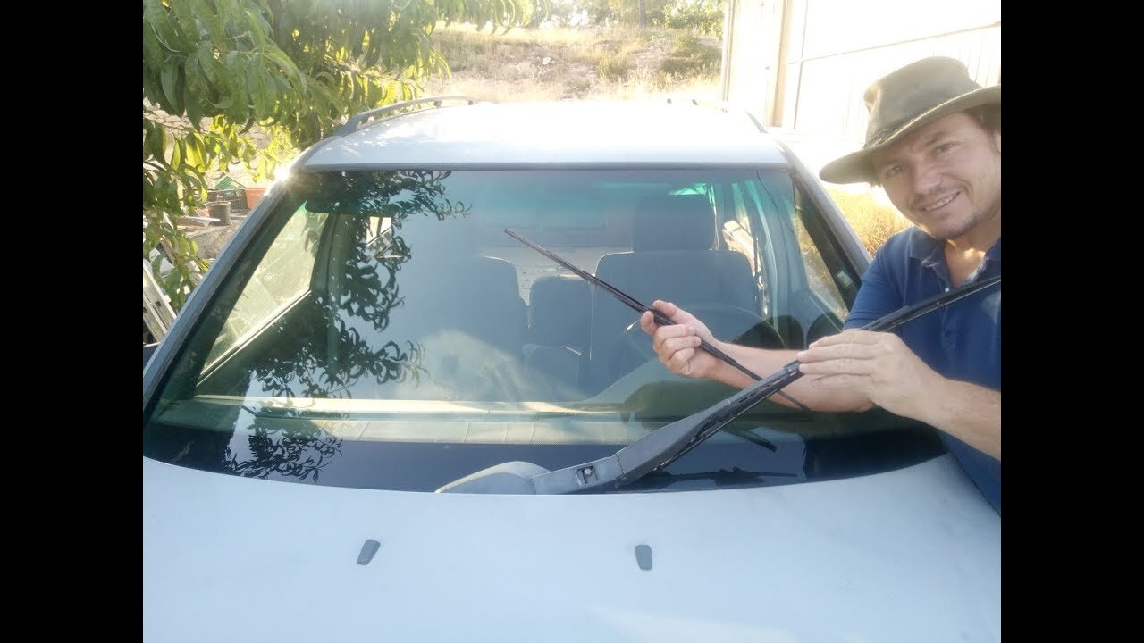 Mercedes Benz W124 - Remove the wiper from the mono wiper & grease it DIY