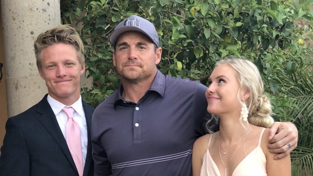 Former NFL star Jay Feely faces backlash for photo with gun