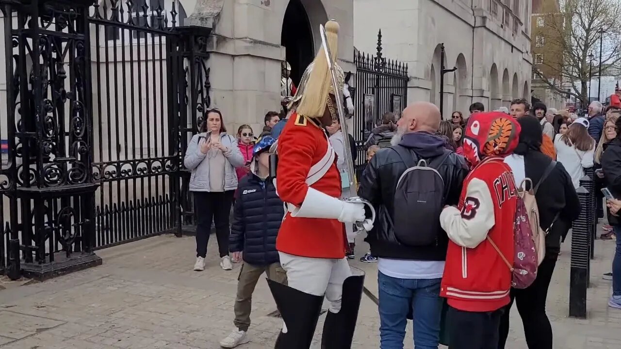 Tourist does not move but that does not stop the guard #horseguardsparade