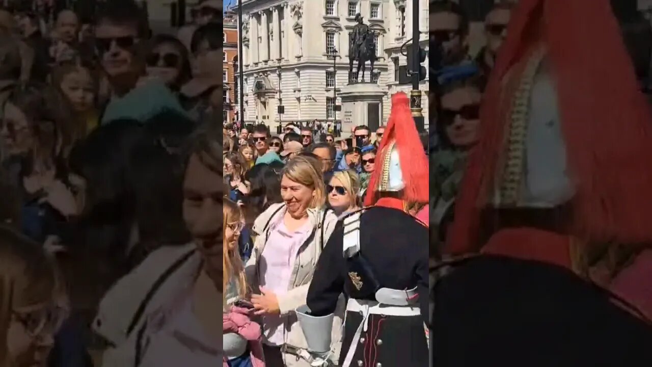 Make way into the crowd #horseguardsparade