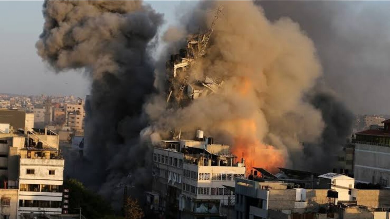 Ukraine crisis: Heavy fighting and blasts in Kyiv as troops descend on capital