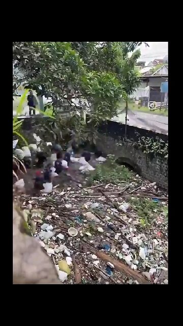 Real environmental activists partake in activities like this, not blocking roads...