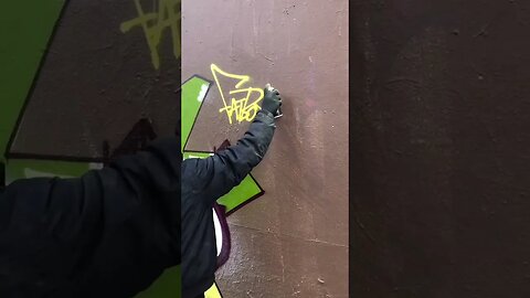 INCREDIBLY DOPE GRAFFITI PIECE 🔥 #graffiti #graffitiart #shorts