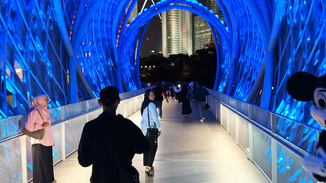 PETRONAS Twin Towers and SALOMA link bridge of Kuala Lumpur, Malaysia