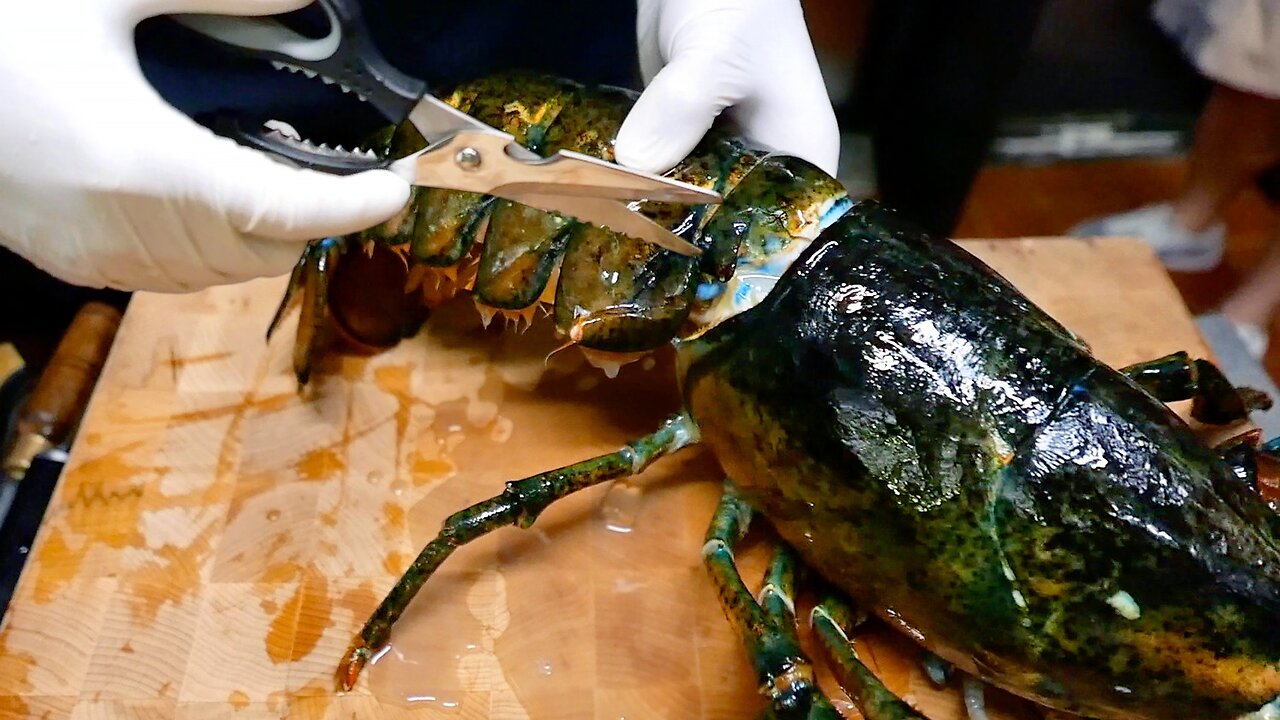 American Food - GIANT BLACK PEPPER LOBSTER Seafood NYC