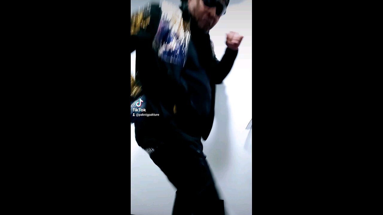 stepping my way into Friday with the GLITTER GANG stomp