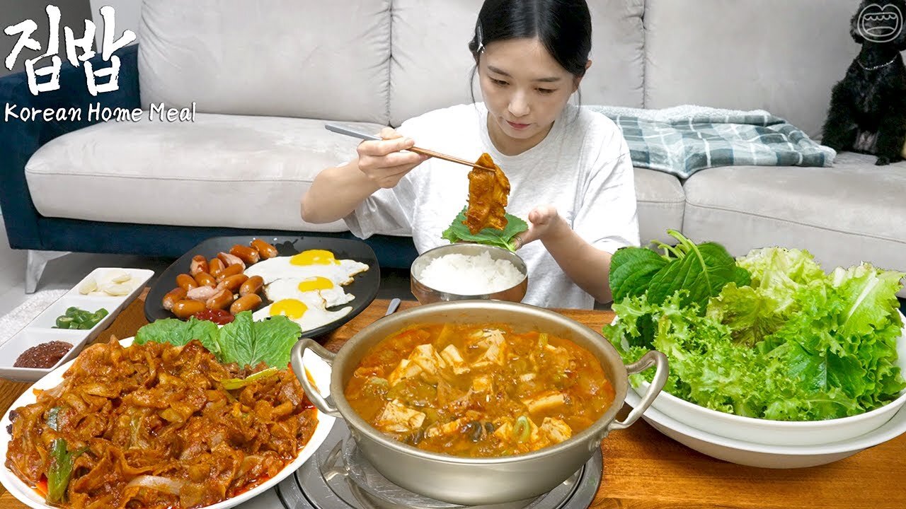 Korean Home Meal ☆ Stir-fried Pork, Soybean Paste Stew, Sausage