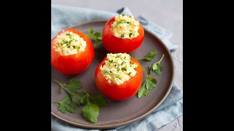 Just put an egg in a tomato and you will be amazed! Breakfast recipe