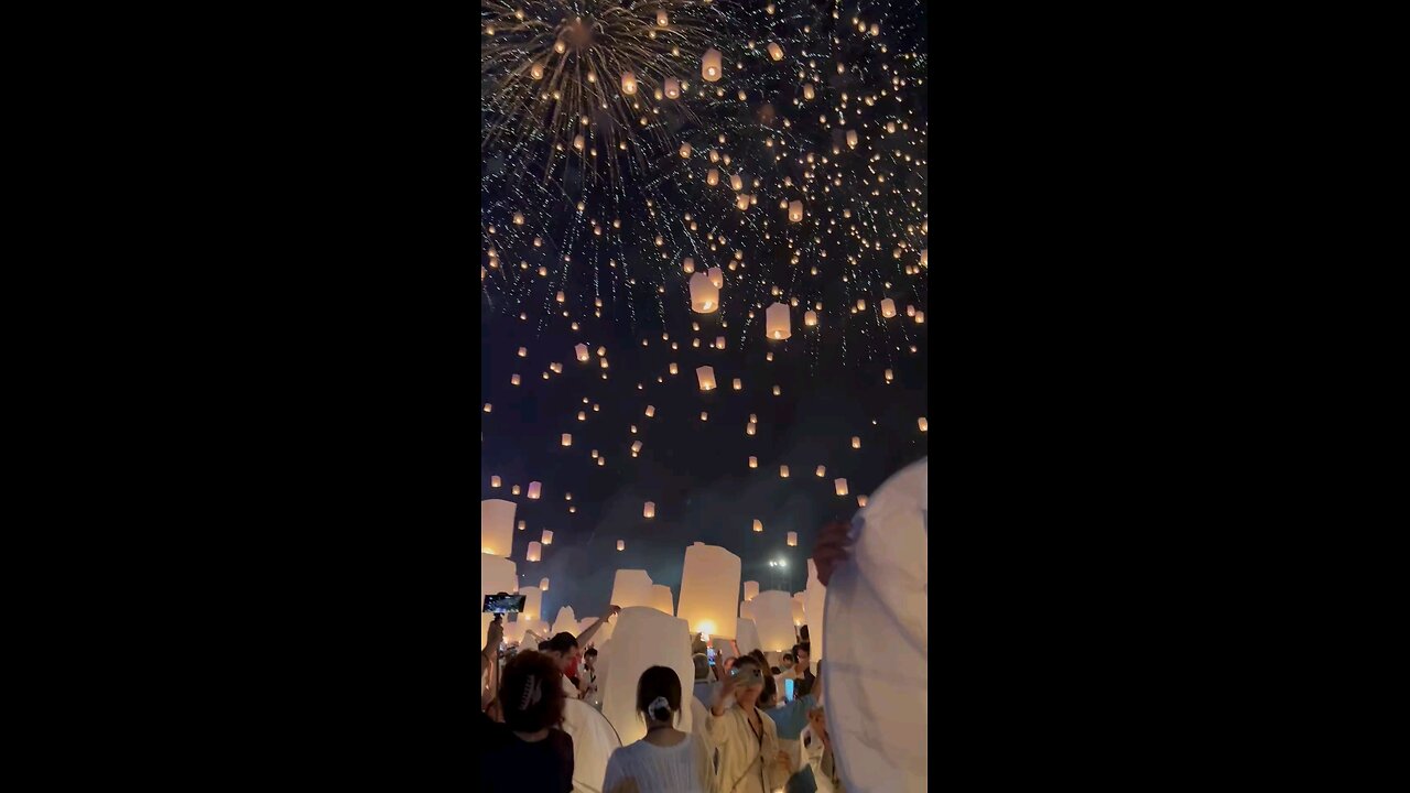 BREATHTAKING LANTERN FESTIVAL IN THAILAND