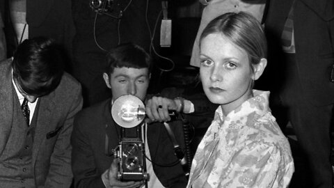 Twiggy’s Haircut Was An Accident