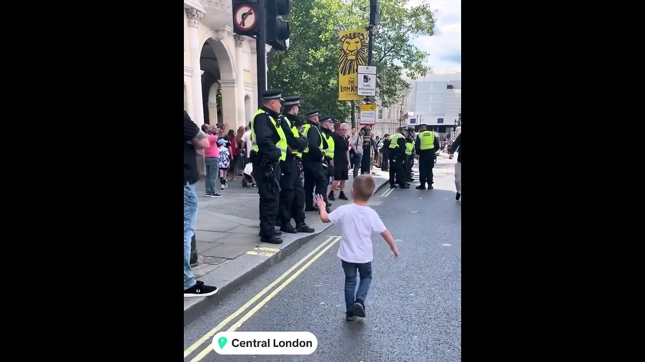 75 met police officers were attacked at Notting Hill Carnival.