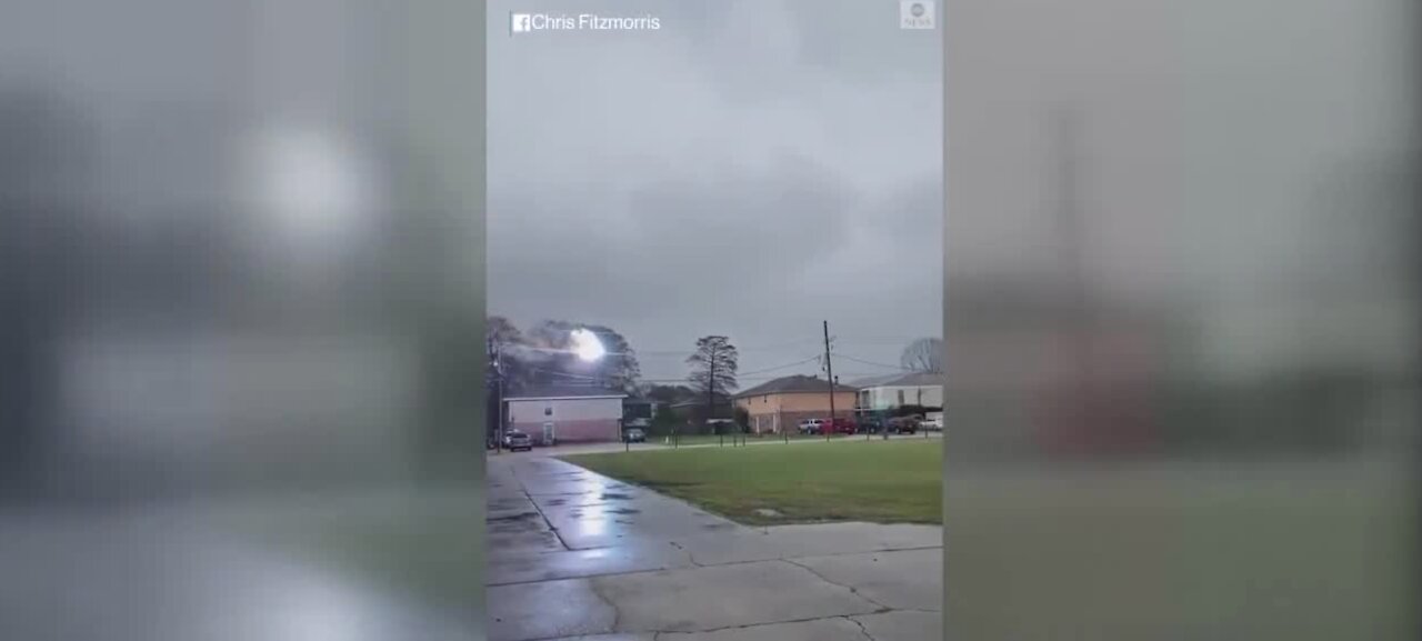 CAUGHT ON CAMERA | Water pipes burst in OK, power lines spark in LA, parts of TX frozen