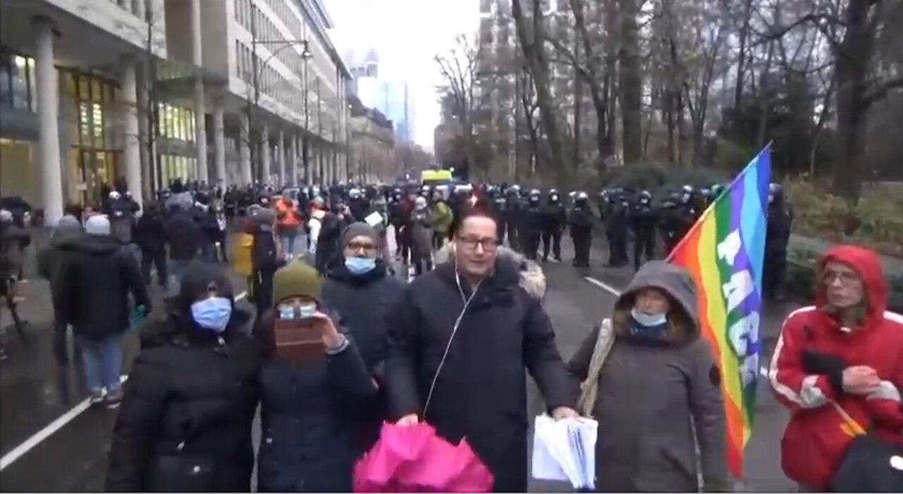 Demo Freie Impfentscheidung Frankfurt 04.12.2021 - Polizei vollzieht großes Unrecht